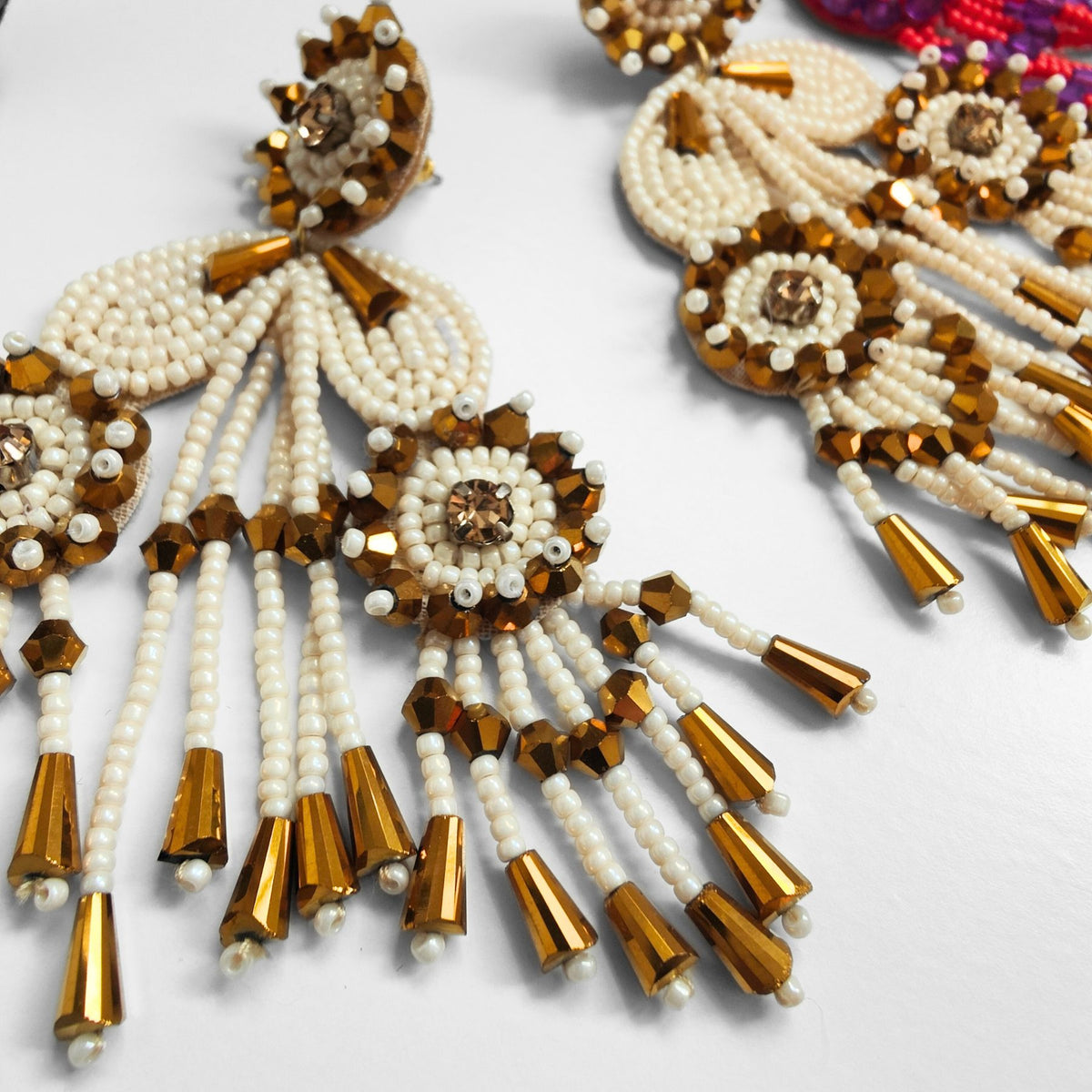 PENDIENTES FRIDA BEIGE Y DORADO