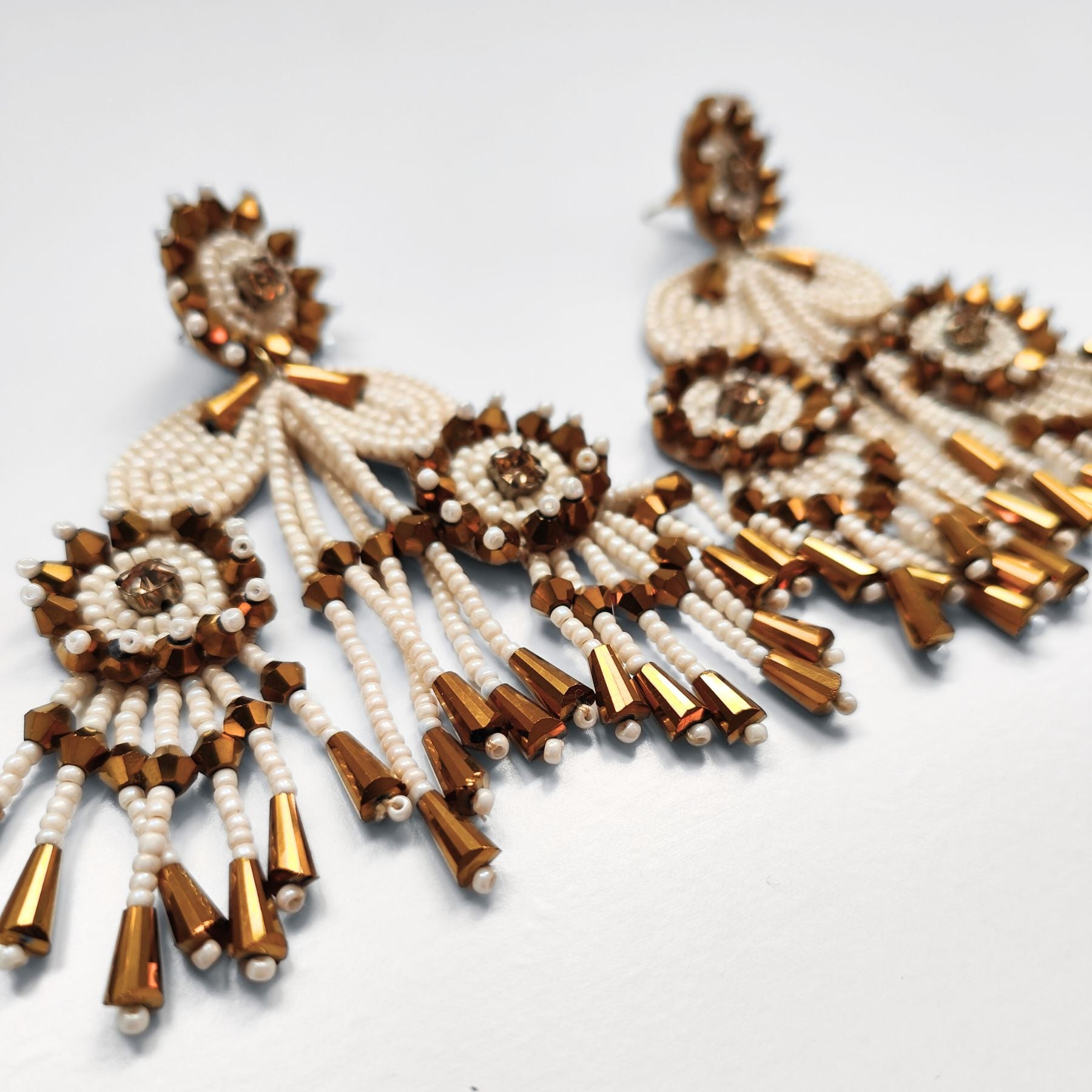 PENDIENTES FRIDA BEIGE Y DORADO